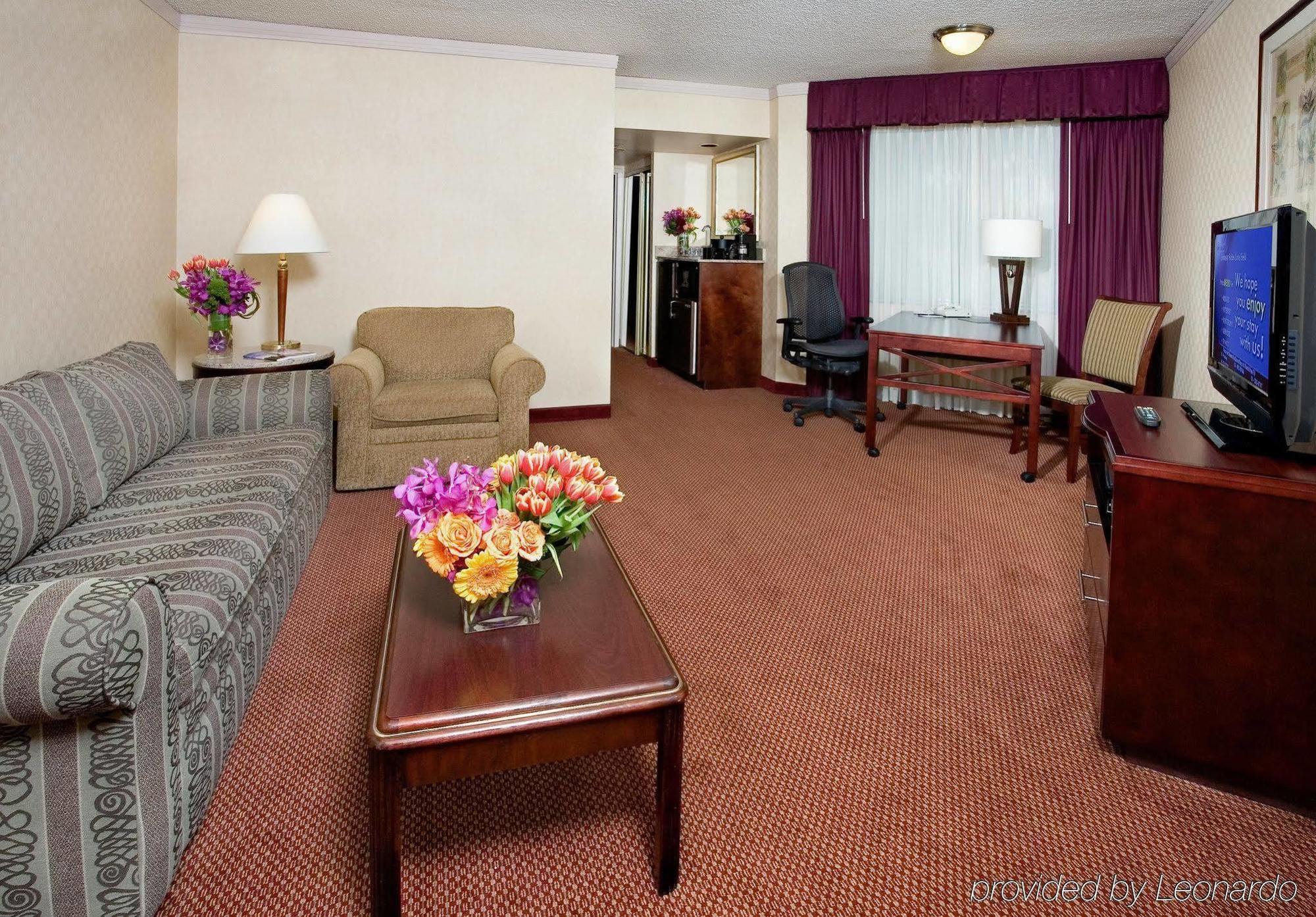 Embassy Suites By Hilton Dallas-Love Field Bilik gambar